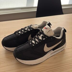 Women’s Nike Air Max Dawn